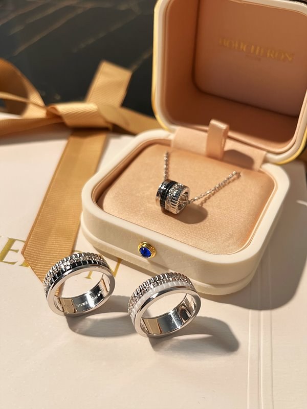 부쉐론 콰트로 더블 에디션 스몰링 2color [매장가 1135만원대]