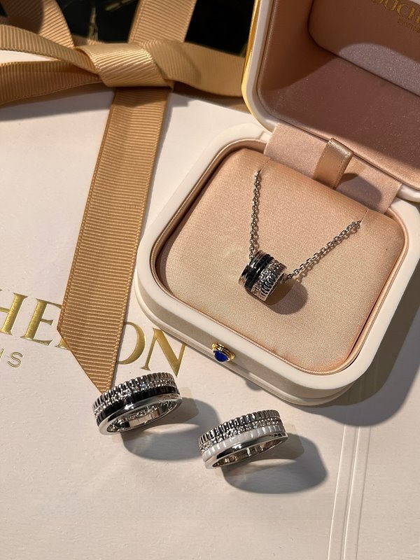 부쉐론 콰트로 더블 에디션 스몰링 2color [매장가 1135만원대]