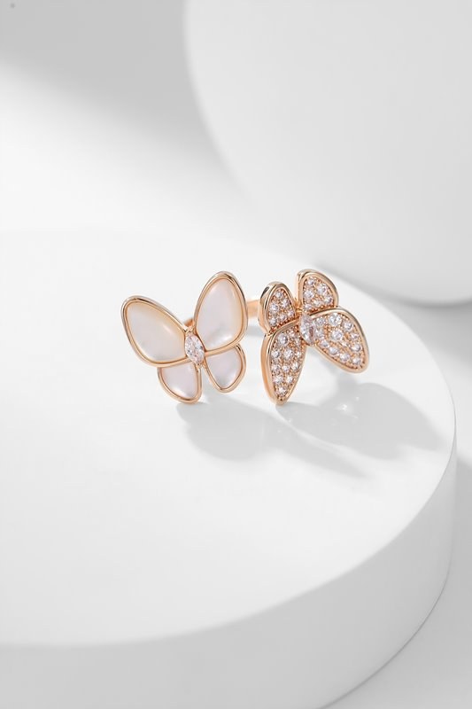 반클리프 투 버터플라이 비트윈 더 핑거 링