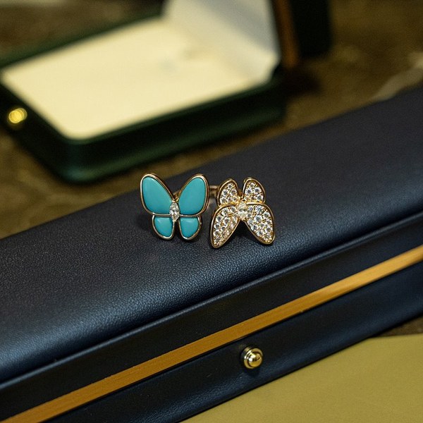 반클리프 투 버터플라이 비트윈 더 핑거 링