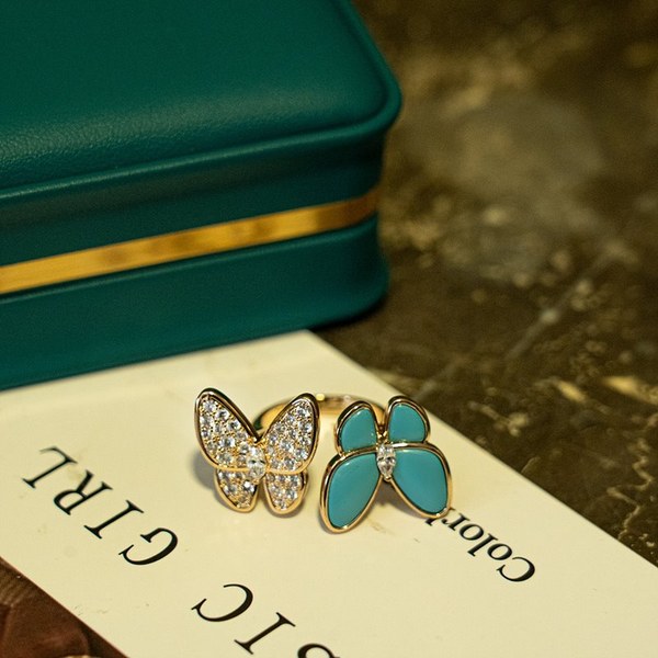 반클리프 투 버터플라이 비트윈 더 핑거 링