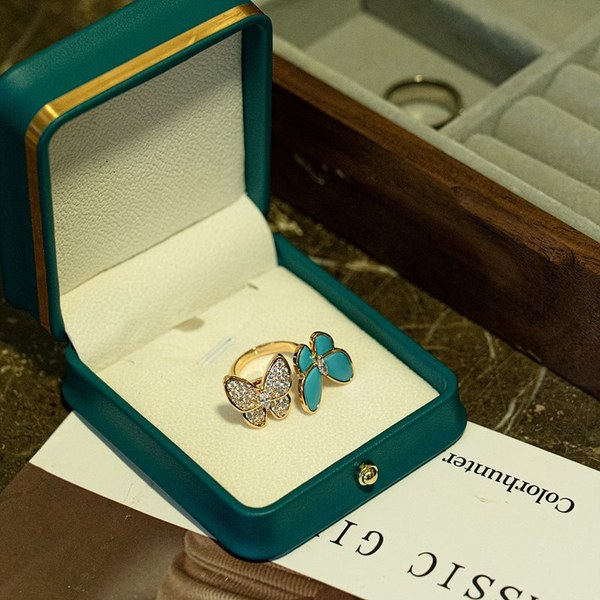 반클리프 투 버터플라이 비트윈 더 핑거 링