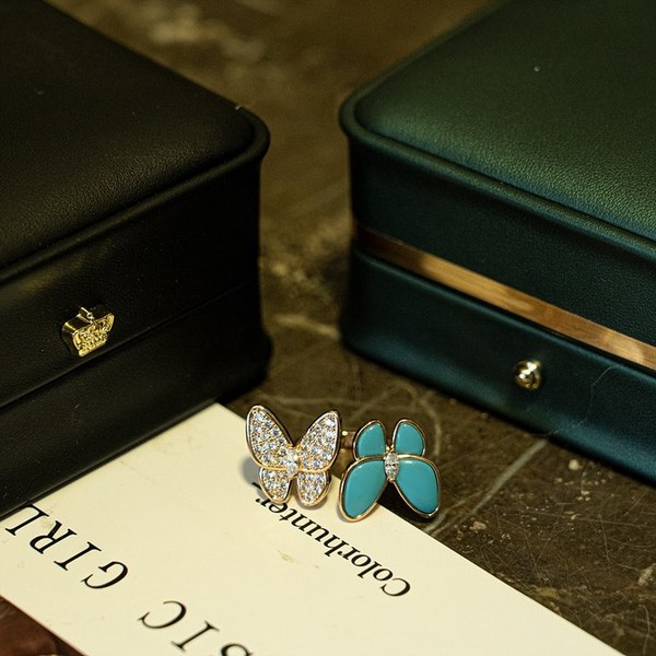 반클리프 투 버터플라이 비트윈 더 핑거 링