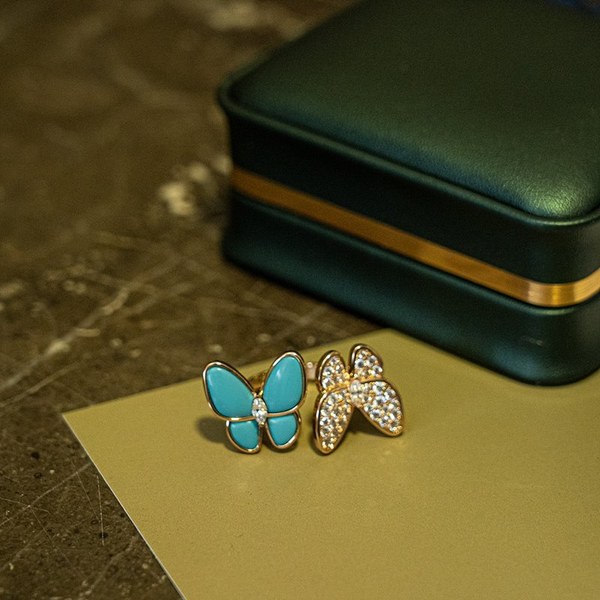 반클리프 투 버터플라이 비트윈 더 핑거 링