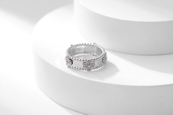 반클리프 뻬를리 스위트 클로버 링 3color [매장가 1100만원대]