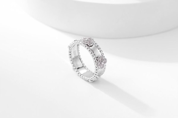 반클리프 뻬를리 스위트 클로버 링 3color [매장가 1100만원대]