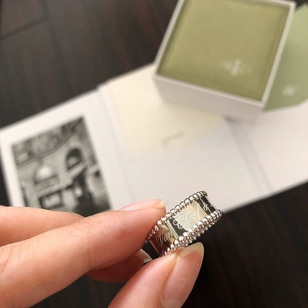 반클리프 뻬르릴 시그니처 링 2color [매장가 369만원대]