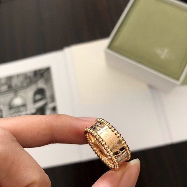 반클리프 뻬르릴 시그니처 링 2color [매장가 369만원대]