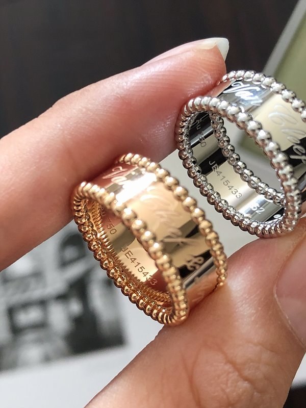 반클리프 뻬르릴 시그니처 링 2color [매장가 369만원대]