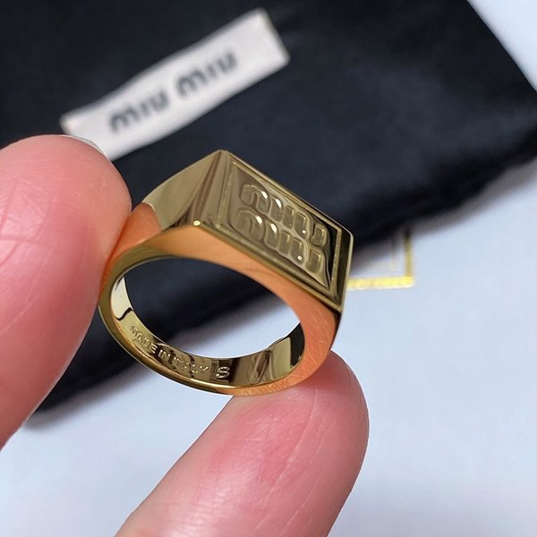 미우미우 메탈 링 [매장가 51만원대]
