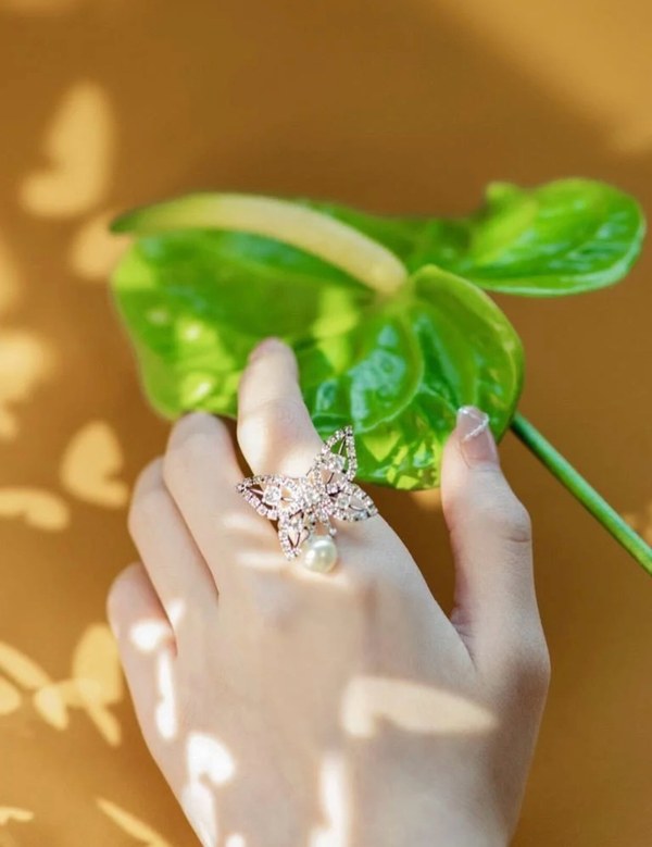 디올 나비 반지 [매장가 180만원대]