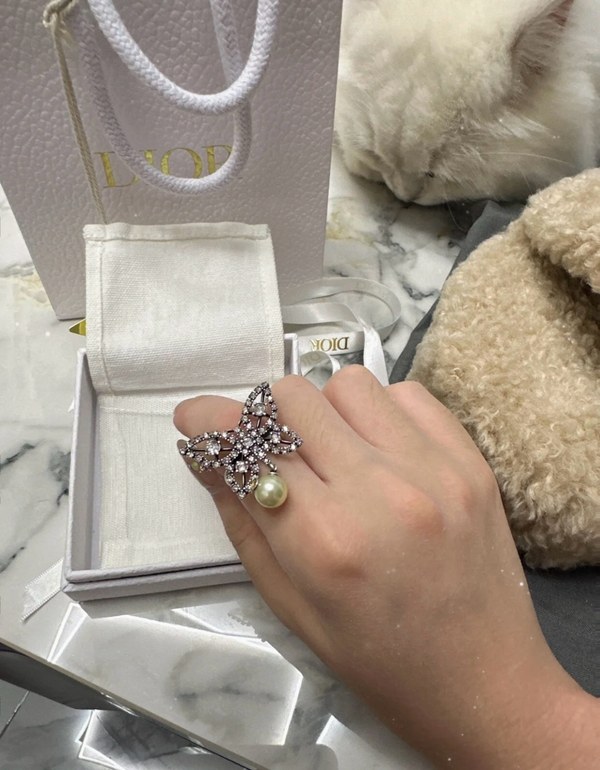 디올 나비 반지 [매장가 180만원대]