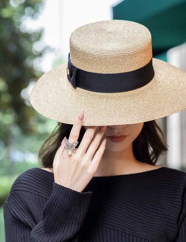 디올 나비 반지 [매장가 180만원대]