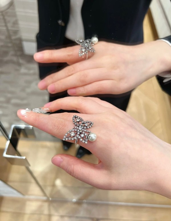 디올 나비 반지 [매장가 180만원대]