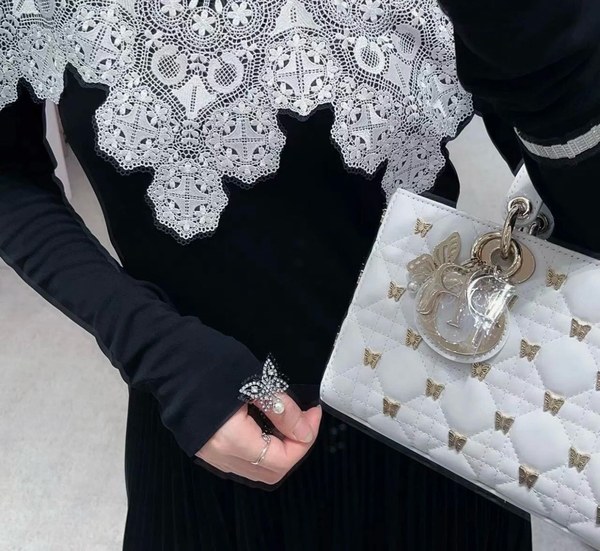 디올 나비 반지 [매장가 180만원대]