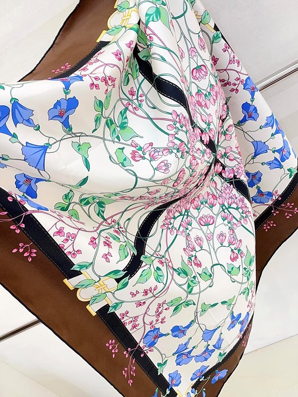 버버리 플로럴 프린트 스퀘어 스카프 2COLOR [매장가 260만원대]