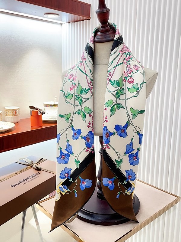 버버리 플로럴 프린트 스퀘어 스카프 2COLOR [매장가 260만원대]