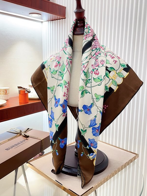 버버리 플로럴 프린트 스퀘어 스카프 2COLOR [매장가 260만원대]