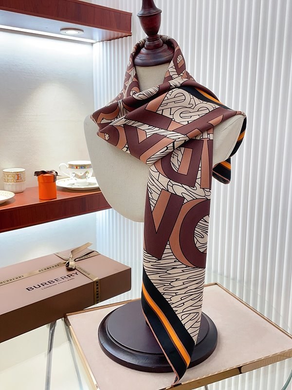 버버리 플로럴 스퀘어 스카프 [매장가 260만원대]