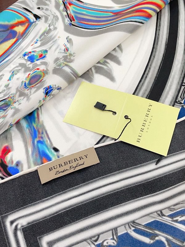 버버리 로고패턴 스카프 2COLOR [매장가 260만원대]