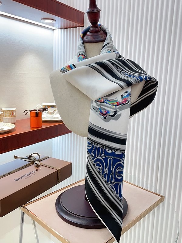 버버리 로고패턴 스카프 2COLOR [매장가 260만원대]
