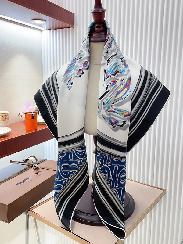 버버리 로고패턴 스카프 2COLOR [매장가 260만원대]