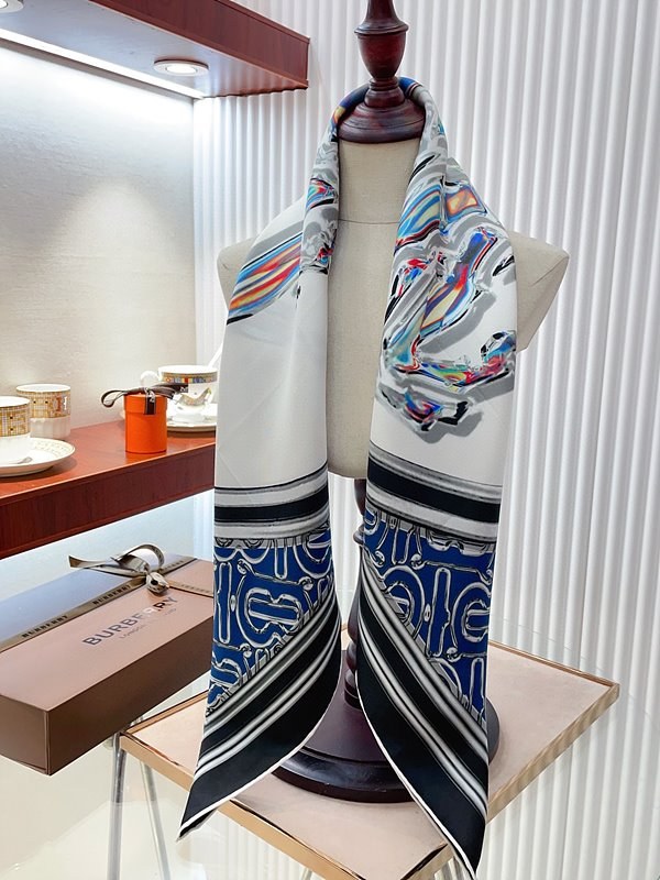 버버리 로고패턴 스카프 2COLOR [매장가 260만원대]