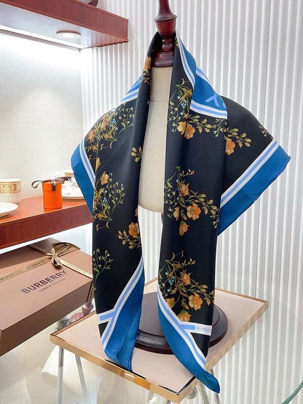 버버리 꽃무늬 스카프 2COLOR [매장가 260만원대]