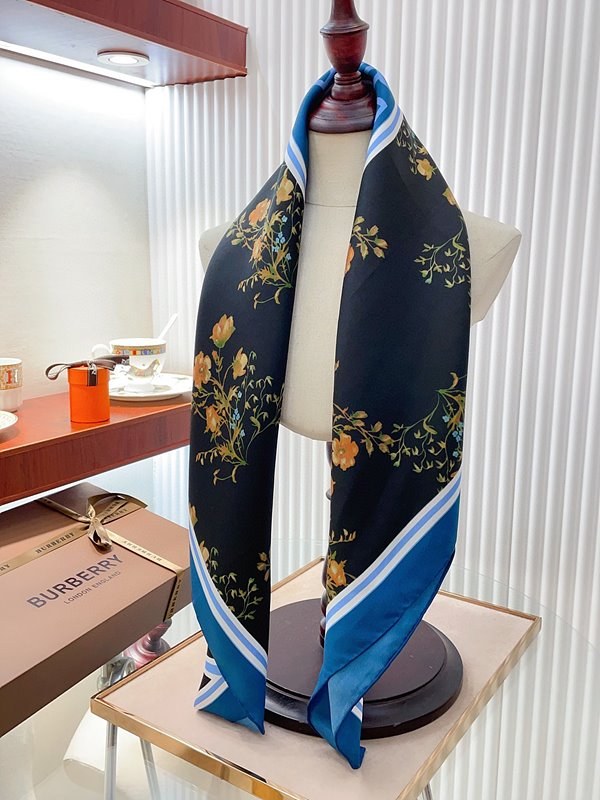버버리 꽃무늬 스카프 2COLOR [매장가 260만원대]