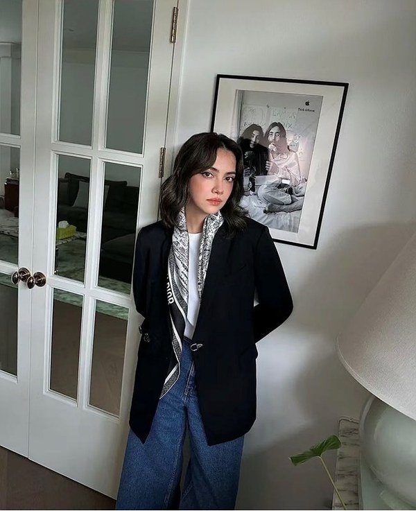 디올 파리지도 스카프 [매장가 350만원대]