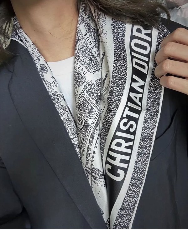 디올 파리지도 스카프 [매장가 350만원대]