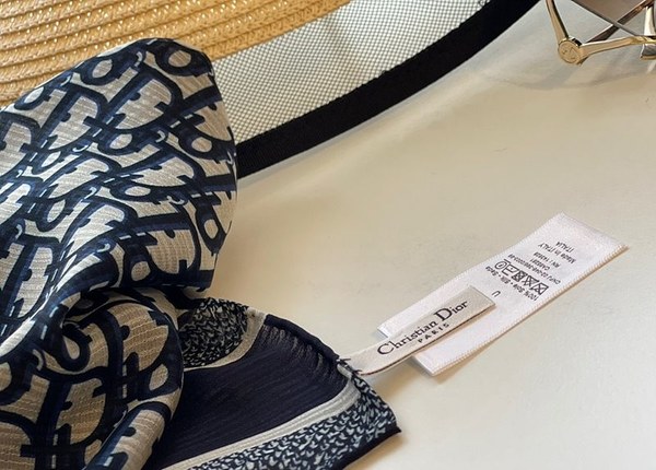 디올 실크 오블리크 스카프 [매장가 350만원대]