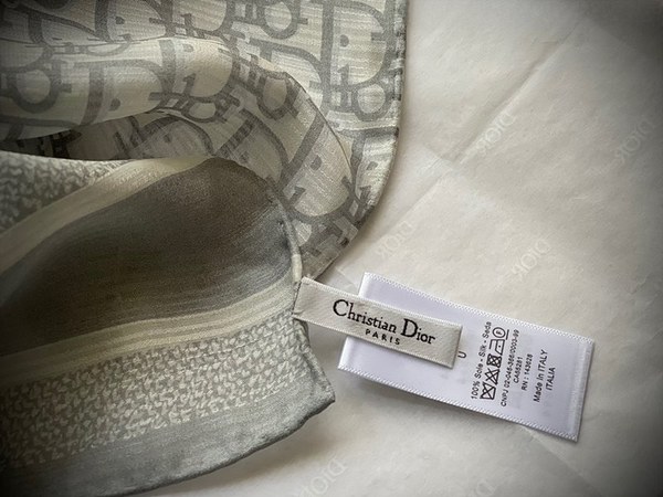 디올 실크 오블리크 스카프 [매장가 350만원대]