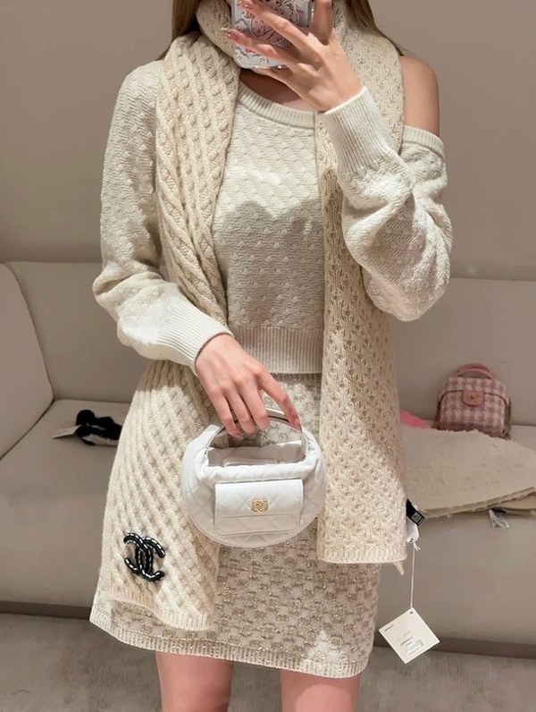 샤넬 울 롱 스카프 [매장가 320만원대]