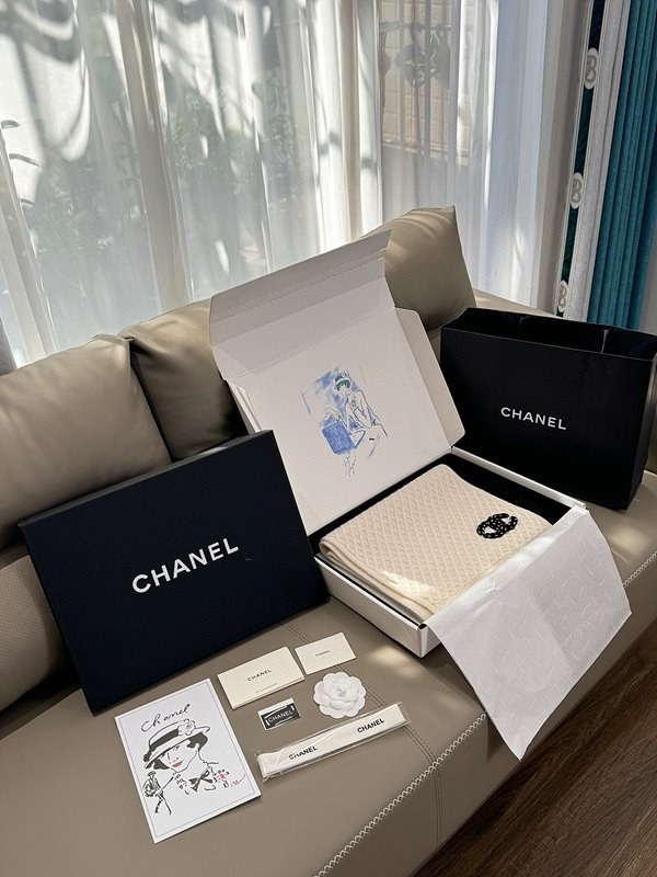 샤넬 울 롱 스카프 [매장가 320만원대]