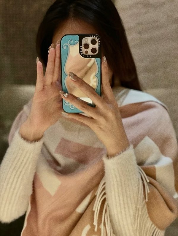 샤넬 그라데이션 문자 스카프 [매장가 350만원대]