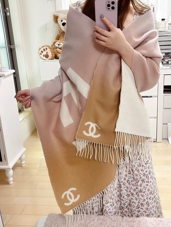 샤넬 그라데이션 문자 스카프 [매장가 350만원대]