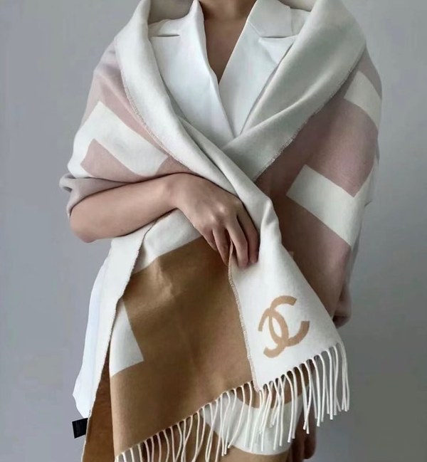 샤넬 그라데이션 문자 스카프 [매장가 350만원대]