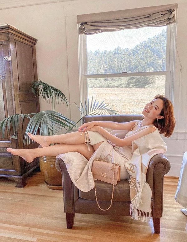 샤넬 그라데이션 문자 스카프 [매장가 350만원대]