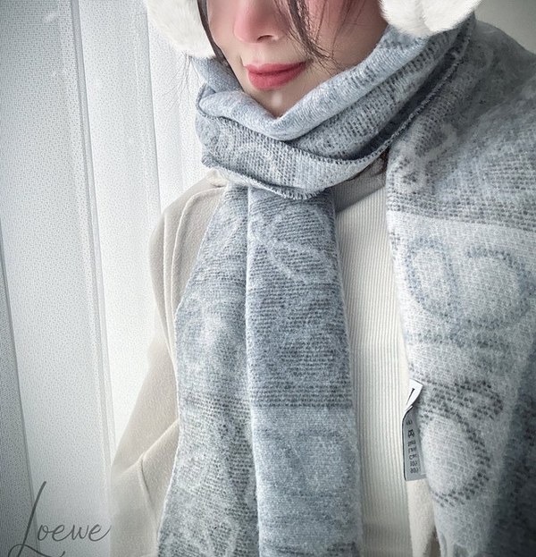 로에베 뉴 체커보드 스카프 2COLOR [매장가 320만원대]