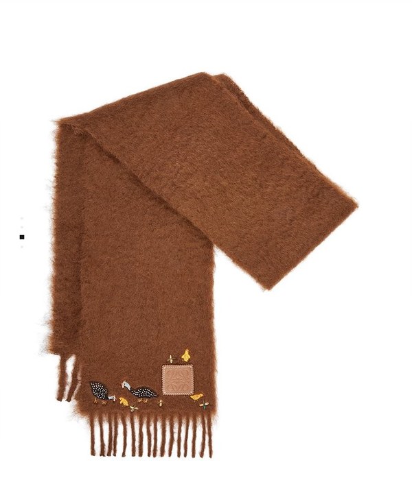 로에베 뿔닭 자수 무늬 스카프 [매장가 350만원대]