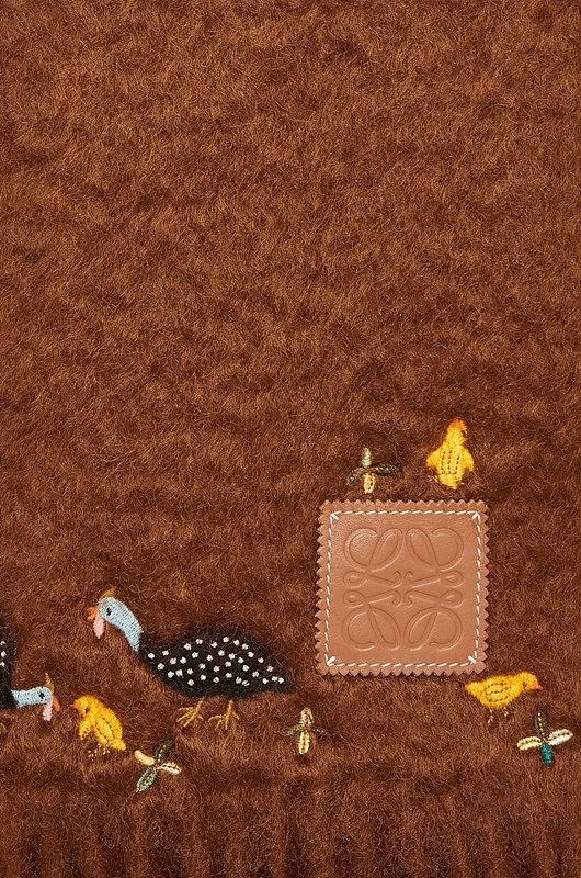 로에베 뿔닭 자수 무늬 스카프 [매장가 350만원대]