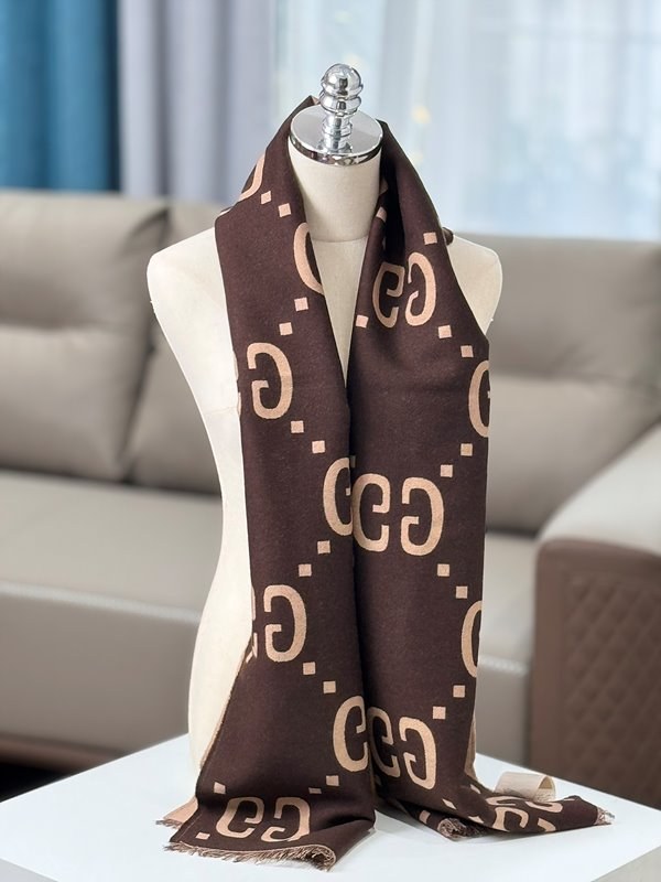 구찌 양면 오버사이즈 GG 패턴 스카프 [매장가 320만원대]