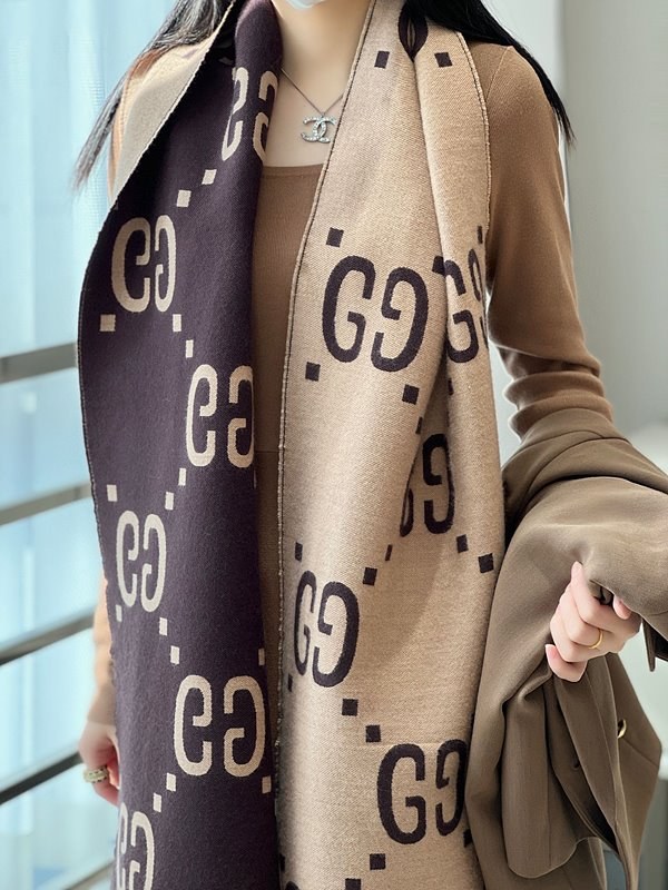 구찌 양면 오버사이즈 GG 패턴 스카프 [매장가 320만원대]