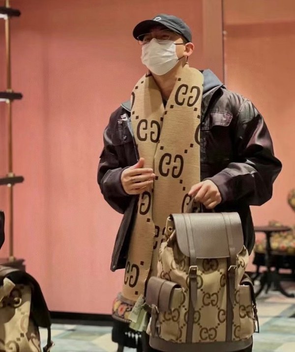 구찌 양면 오버사이즈 GG 패턴 스카프 [매장가 320만원대]