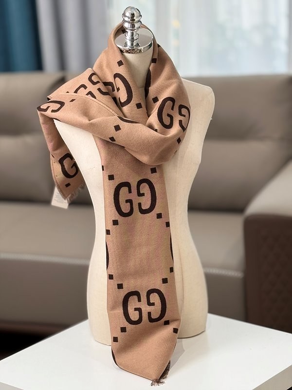 구찌 양면 오버사이즈 GG 패턴 스카프 [매장가 320만원대]