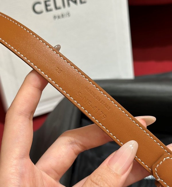 셀린느 스몰 트리옹프 벨트 [매장가 84만원대]