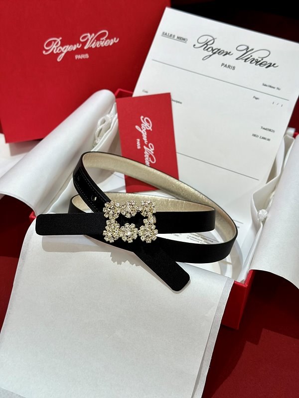 로저비비에 플라워 스트라스 버클 벨트 [매장가 123만원대]