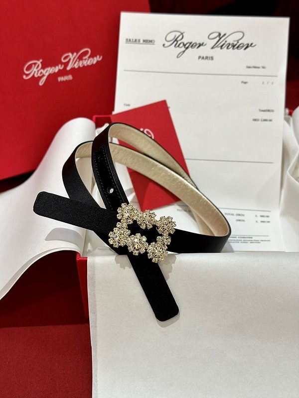 로저비비에 플라워 스트라스 버클 벨트 [매장가 123만원대]