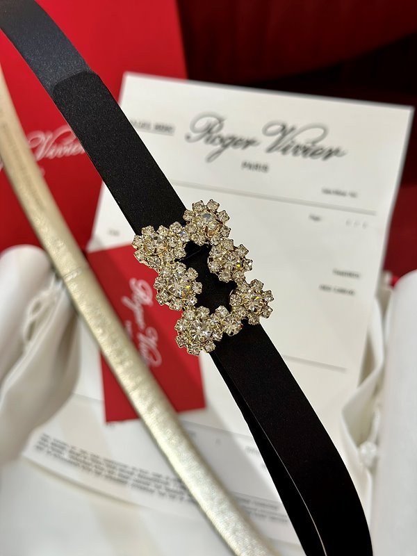 로저비비에 플라워 스트라스 버클 벨트 [매장가 123만원대]